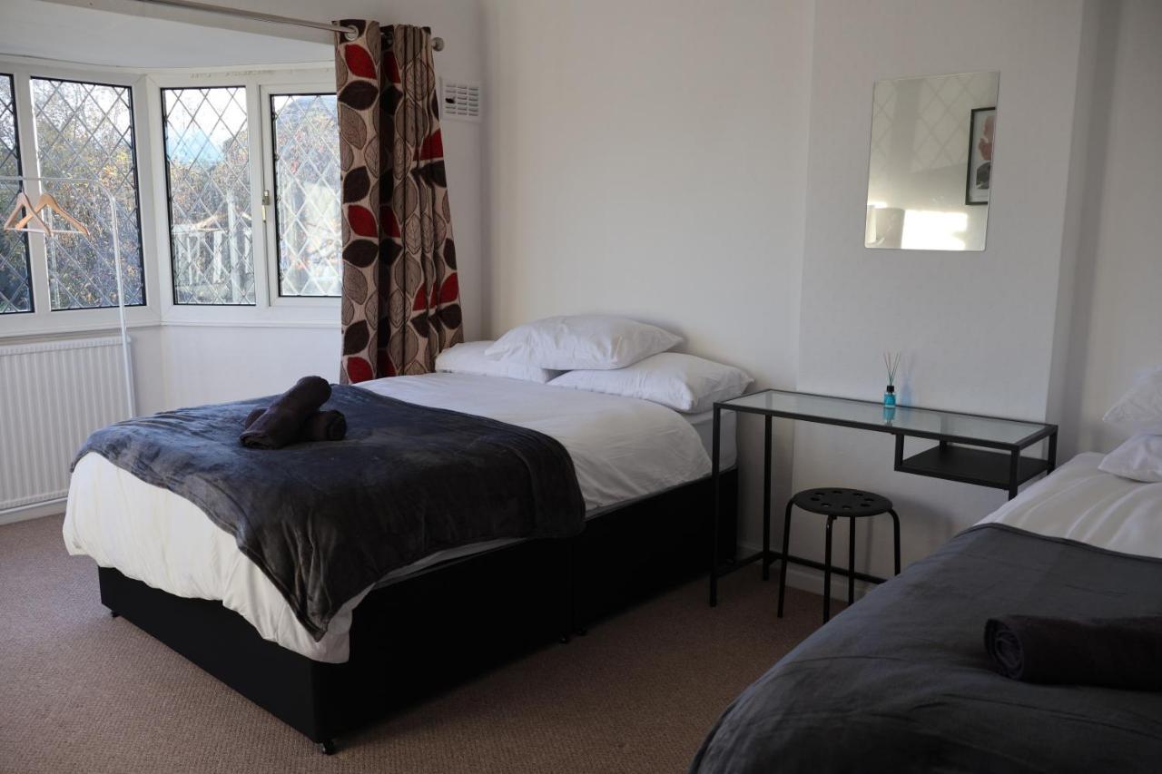 Spacious 4 Bed Home Near Nec, Jlr & Airport Parking For 3 Cars Ideal For Contractors! Solihull Esterno foto