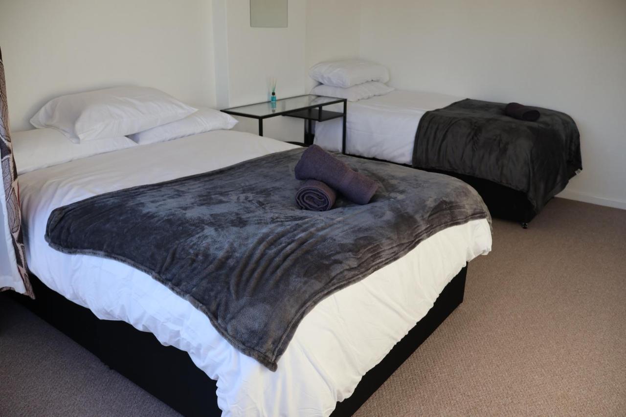 Spacious 4 Bed Home Near Nec, Jlr & Airport Parking For 3 Cars Ideal For Contractors! Solihull Esterno foto