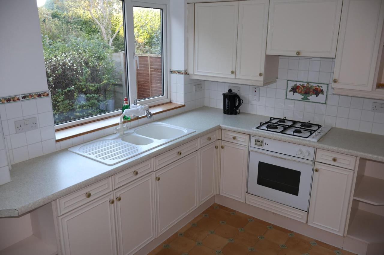 Spacious 4 Bed Home Near Nec, Jlr & Airport Parking For 3 Cars Ideal For Contractors! Solihull Esterno foto
